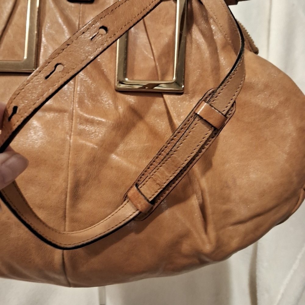 Chloe Tan Leather Crossbody Bag with Gold Accents - Picture 3 of 12